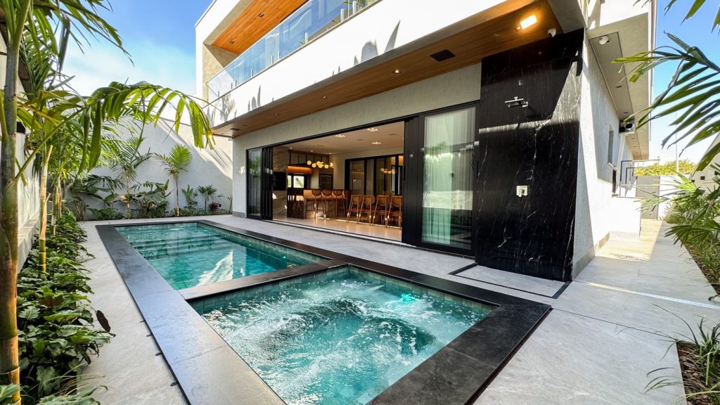 Projeto residencial desenvolvido pelo Escritório de Arquitetura em Zacarias, destacando soluções de alto padrão e design personalizado.