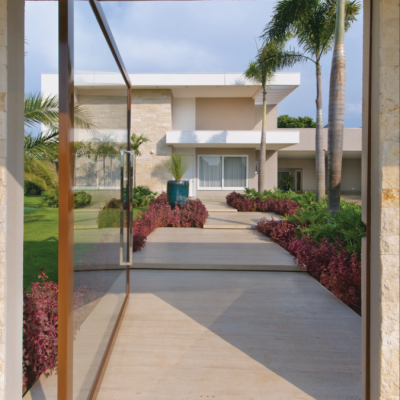 Projeto de arquitetura residencial contemporânea de alto padrão com design autoral